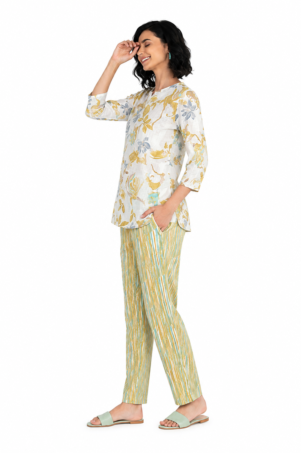 Mesmerro Golden Aqua Garden Mixed-Print Women’s Co-Ord Set with Notch-Neck 3/4 Sleeve Tunic & Straight-Fit Pants
