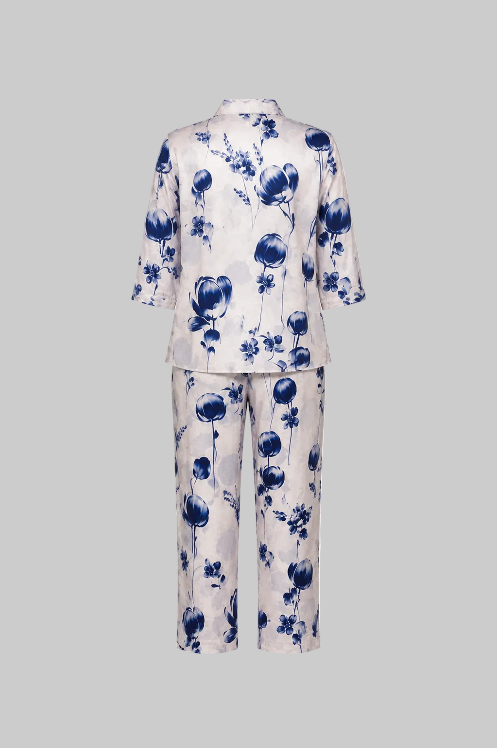 Mesmerro Porcelain Blue Tulip Floral Printed Women’s Co-Ord Set with Collared 3/4 Sleeve Top & Straight-Fit Pants