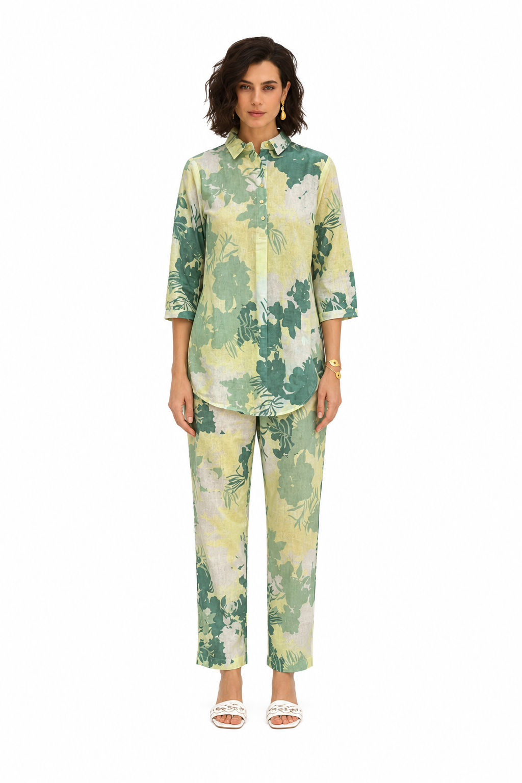 Mesmerro Meadow Mist Green Floral Printed Women’s Co-Ord Set with Collared 3/4 Sleeve Top & Straight-Fit Pants