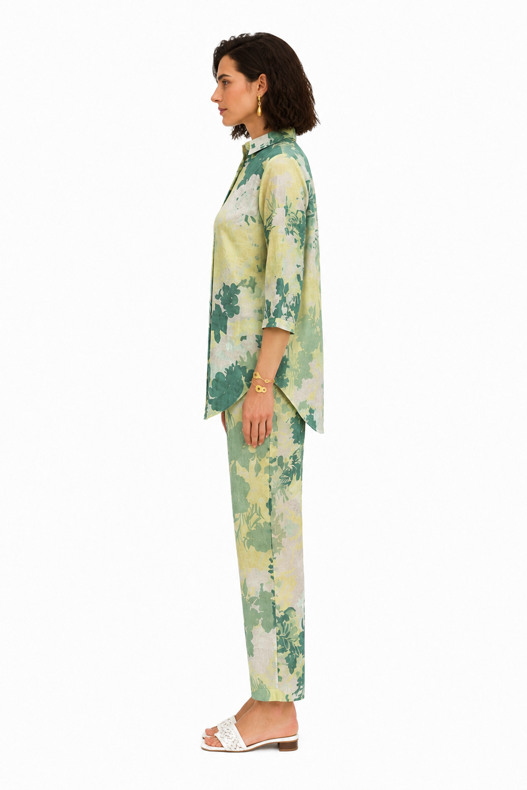 Mesmerro Meadow Mist Green Floral Printed Women’s Co-Ord Set with Collared 3/4 Sleeve Top & Straight-Fit Pants